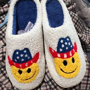 New Smiley‎ slippers size 9-10